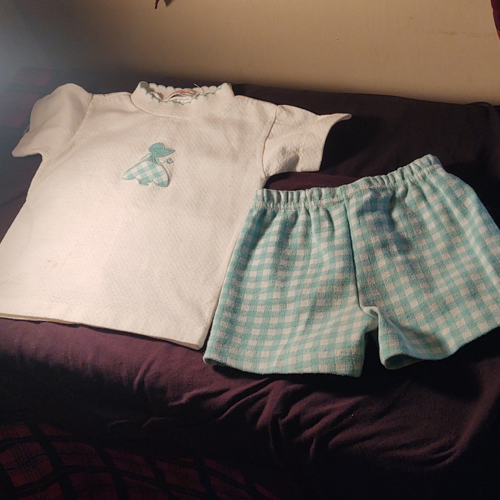 Vintage girls shorts set.